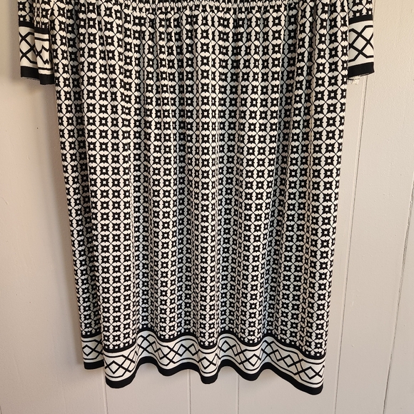 Dressbarn Woman dress slinky stretchy knit scoop neck geometric black ivory 14W - Picture 3 of 11